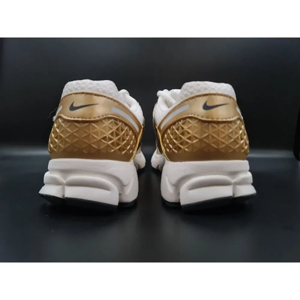 Nike Zoom Vomero 5 Metallic Gold (Women’s). SIZE 8 - HF7723-001